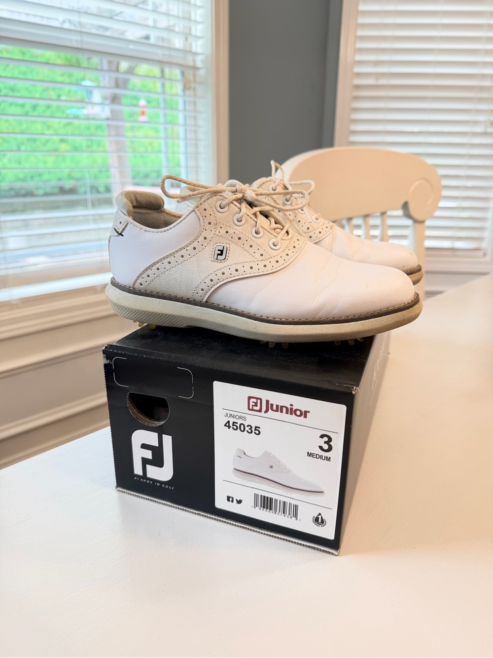 FootJoy size 3 Kids White and Tan Golf Shoes - Junior Lace-Up